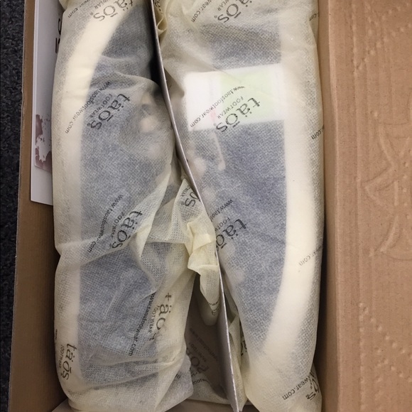 Taos Star Sneakers Size 10 NIB - Picture 3 of 3